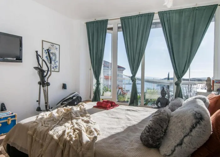 The Horizon In Center Apartment